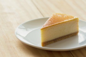 Cheesecake on a white platter