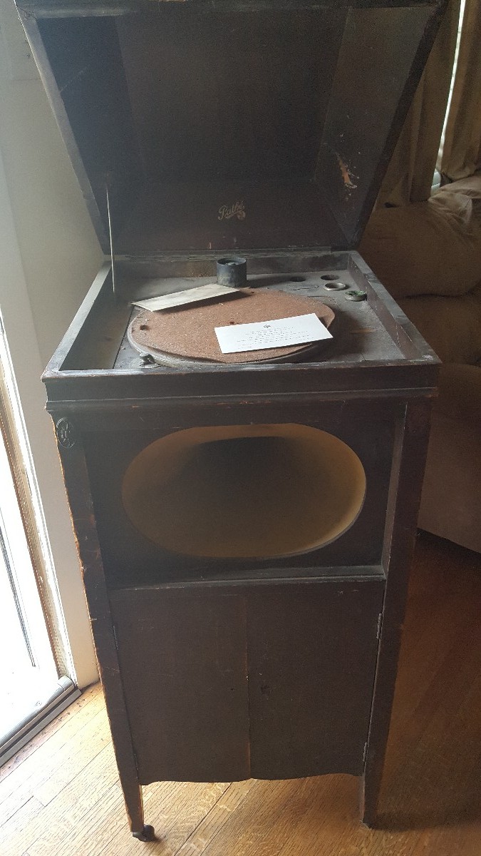 Finding The Value Of Antique Record Players Thriftyfun