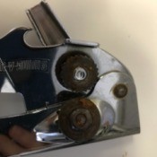 A can opener that has rust on the cutting blades.