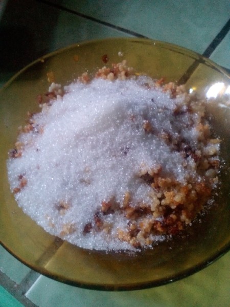 adding sugar to rice