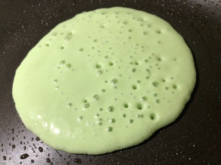 Pandan Pancake in pan