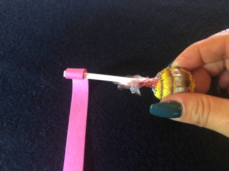 DIY Lollipop Paper Quilling Tool - hold firmly at the candy end to turn