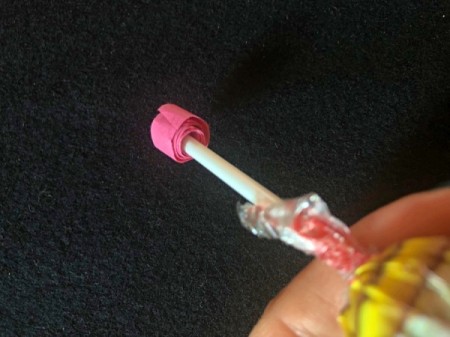 DIY Lollipop Paper Quilling Tool - when you get to the end of the strip, squeeze firmly and remove the rolled paper