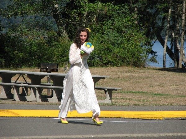 A bride in a traditional Vietnamese ao dai.