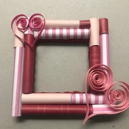 Picture Frame Magnet - two paper hearts on the opposite corners of the frame