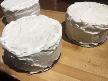 How to Make Sushi Cakes - stiffen frosting by placing in the freezer