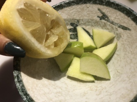 How to Make Sushi Cakes - cut pieces of green apple sprinkle with lemon juice
