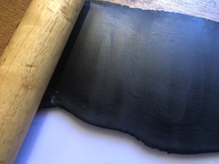 How to Make Sushi Cakes - roll out fondant for seaweed