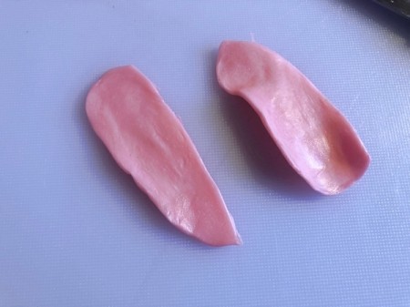 How to Make Sushi Cakes - pull to stretch and make them thinner