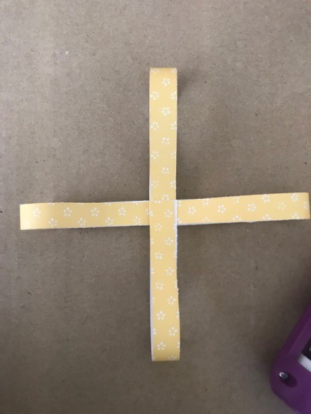 Paper Floral Garland - 4th makes a cross shape