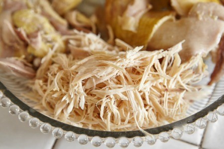 Shredded Chicken with chicken breasts on a glass plate