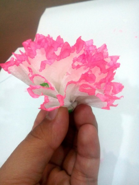 Making a Flower Pen - compress the base of the flower