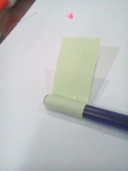 Making a Flower Pen - cover the pen with green sticky notes