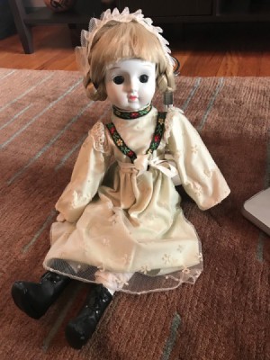 Identifying a Porcelain Doll - older doll