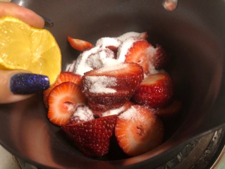 strawberries, lemon juice and sugar in bowl