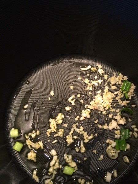 garlic in pan