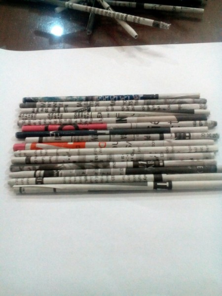Newspaper Pen Organizer - glue several together to create a base