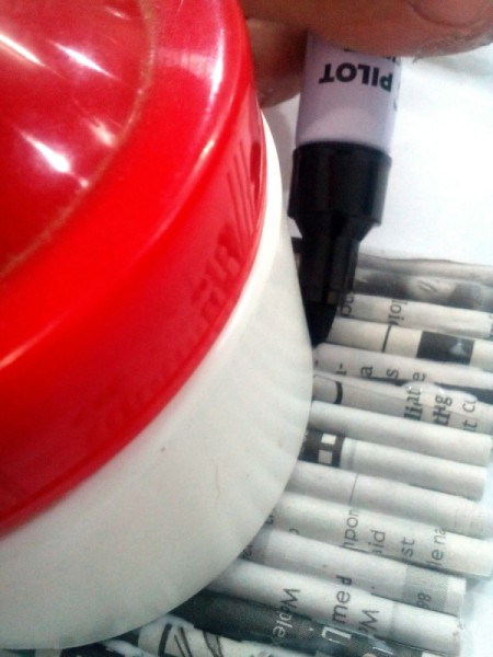 Newspaper Pen Organizer - use a marker to trace a circle onto the base