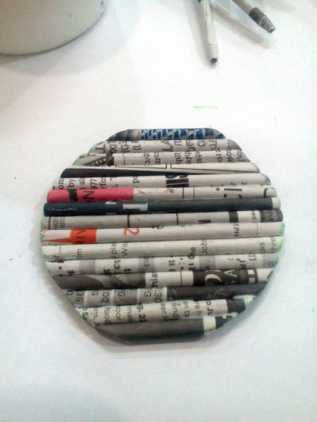 Newspaper Pen Organizer - cut along the traced line and set aside