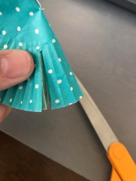 Present Topper from Cupcake Liners - cut slits