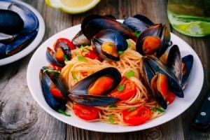 Mussels on spaghetti noodles