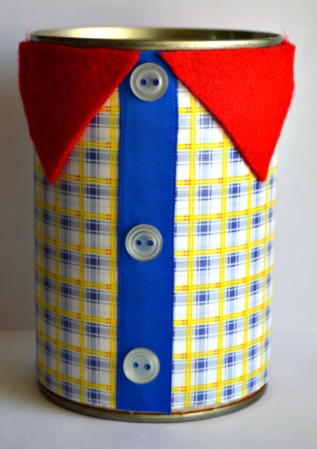Dressed Up Pen Holder for Father's Day - cut and glue on two felt triangles to finish the collar