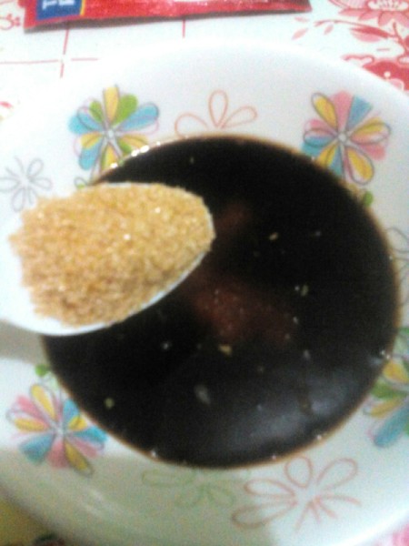 adding sugar to sauce