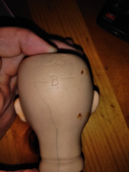 Identifying a Porcelain Doll Head