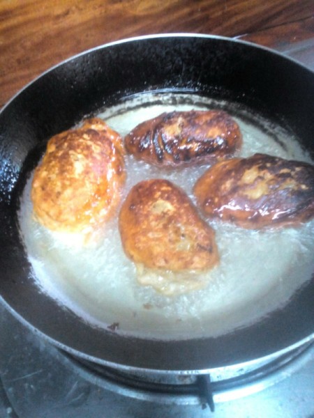 frying Pastel Filled Banana Bread