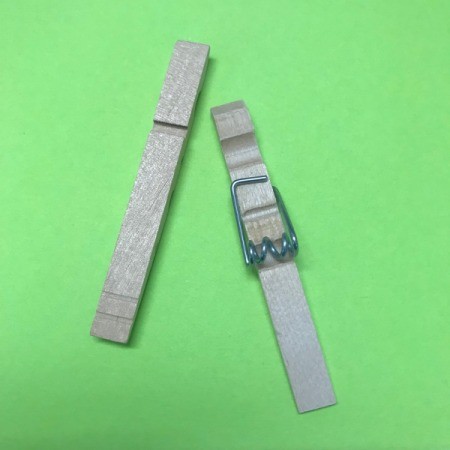 Mini Wooden Clothespin Easel - separated pin