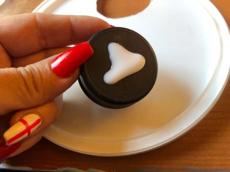 Homemade Paint Palette - add glue to top of large lid and glue down opposite the thumb hole