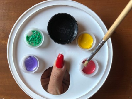Homemade Paint Palette - fill smaller caps with paint