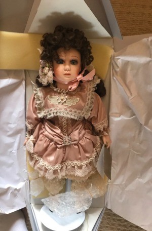 Value of Franklin Heirloom Porcelain Dolls - dark haired doll wearing a dusty rose dress