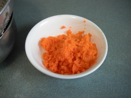 grated carrot in bowl