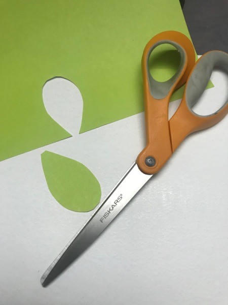 Easy Turtle Craft for Kids - cut head from green paper