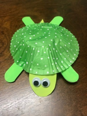 Easy Turtle Craft for Kids - cup cake liner turtle