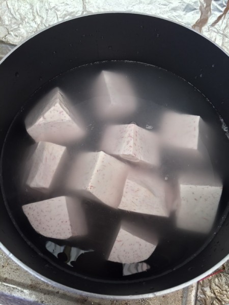 boiling taro pieces
