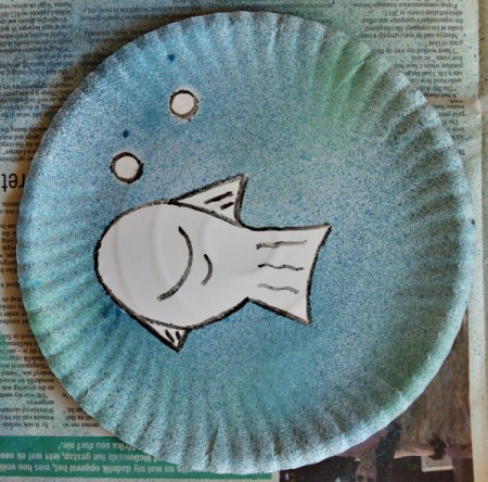 Under the Sea Kids Craft - use oil pastel to outline bubbles and fish; add details to fish