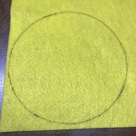 How to Make a No Sew Mini Pouch - circle on a piece of yellow felt