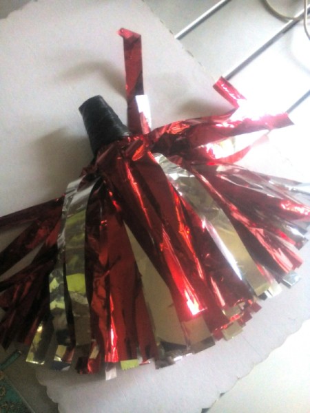 DIY Cheering Pom Poms - ready to cheer