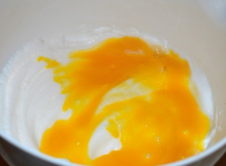 mixing whipped egg whites and yolks