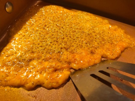 making lip on melted cheese