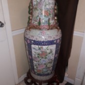 Determining the Value of an Antique Chinese Vase - tall ornate vase on a stand