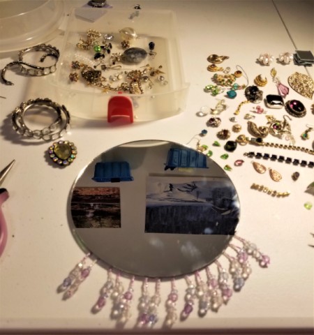 BeJeweled' Mirror - sort and prepare jewelry and findings
