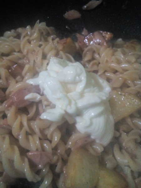 mayonnaise added to Tuna and Potato Pasta