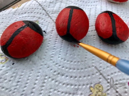 Stone Ladybug Garden Ornaments - paint a curved triangle at the back