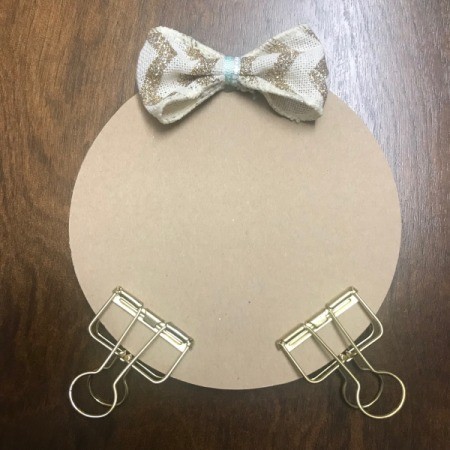 Standing CD Picture Frame - glue the paper to the CD and add the bow, attach clips so the CD can stand