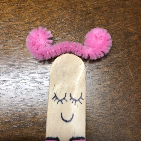 Ballerina Craft Stick - closeup of hair with a bend in center to fit the head