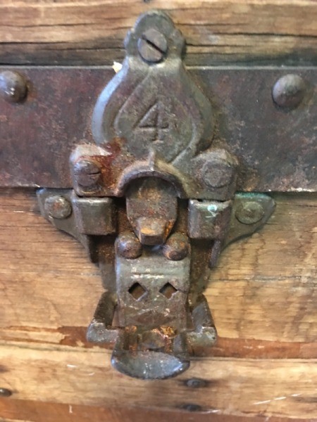 Finding Information on an Old Steamer Trunk