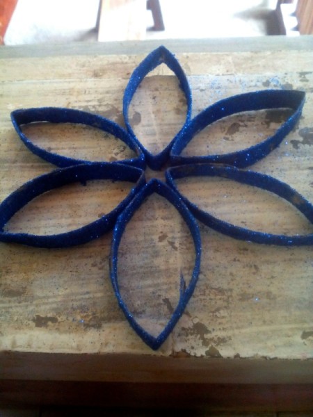 Paper Roll Ornament - form a flower with the first 6 and hot glue together